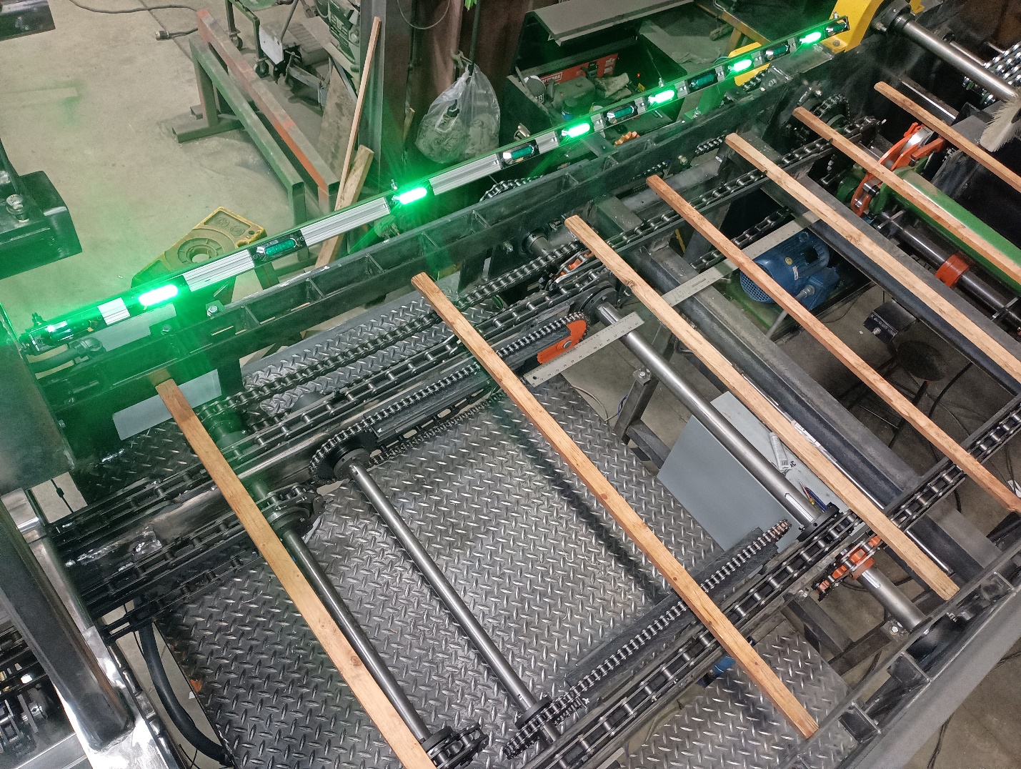 Distribution Chain Light Bar