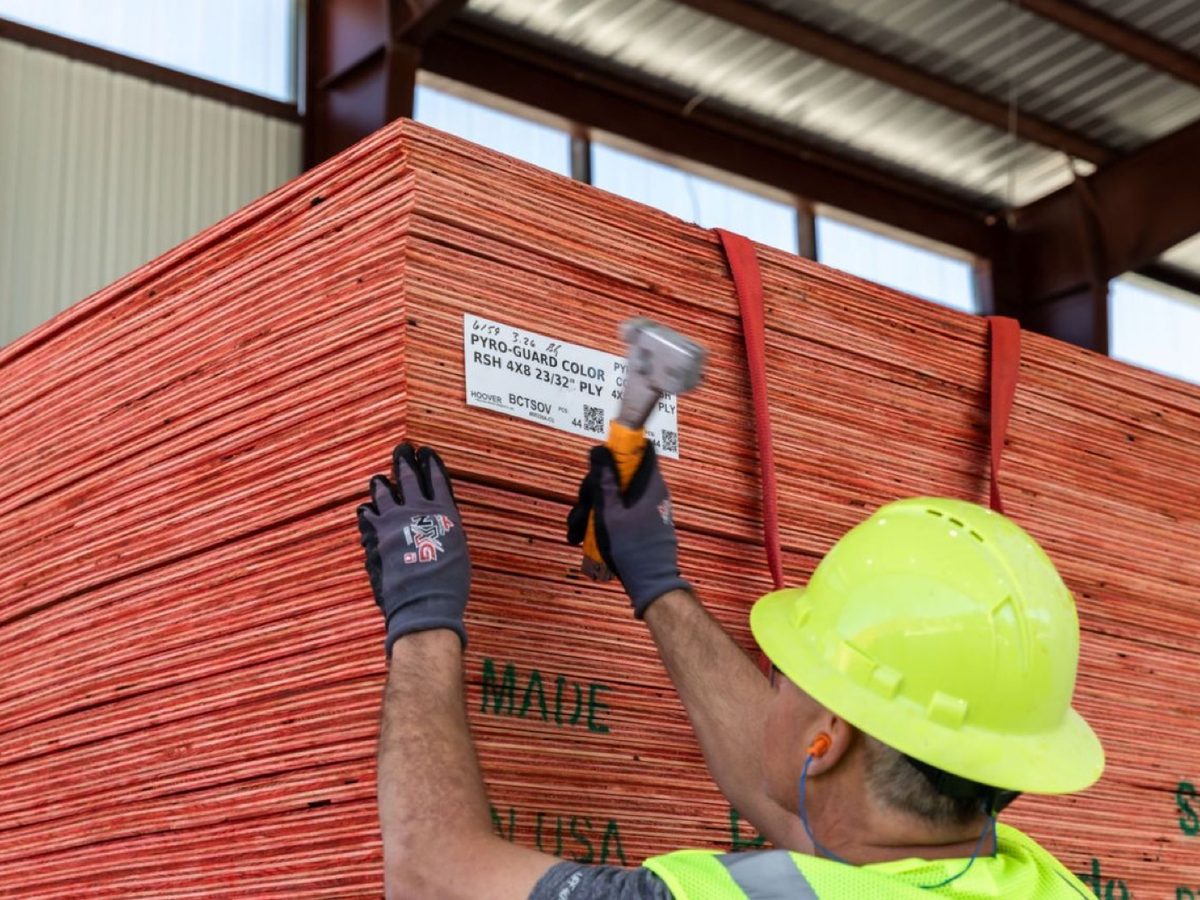 GBI hybrid plywood and lumber stacker at Hoover Treated Wood, Fairfield, Texas